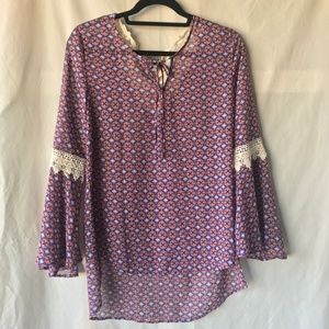 Como Vintage bell Sleeve blouse
